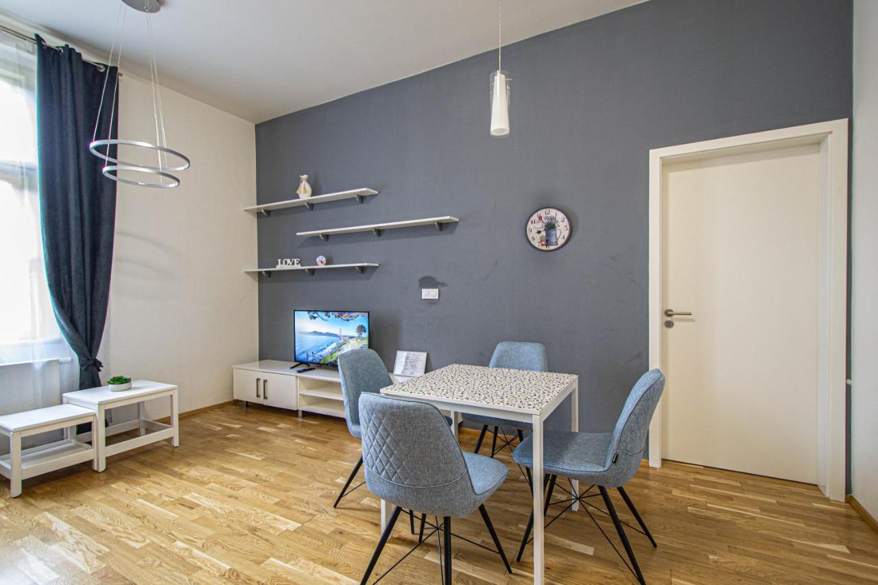 Stylish Apartment In Prague Best Gastronomic Area Екстериор снимка